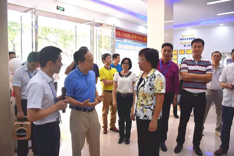 東莞市副市長喻麗君及相關(guān)領(lǐng)導組成的調(diào)研組到訪東莞倍增企業(yè)進行調(diào)研指導01